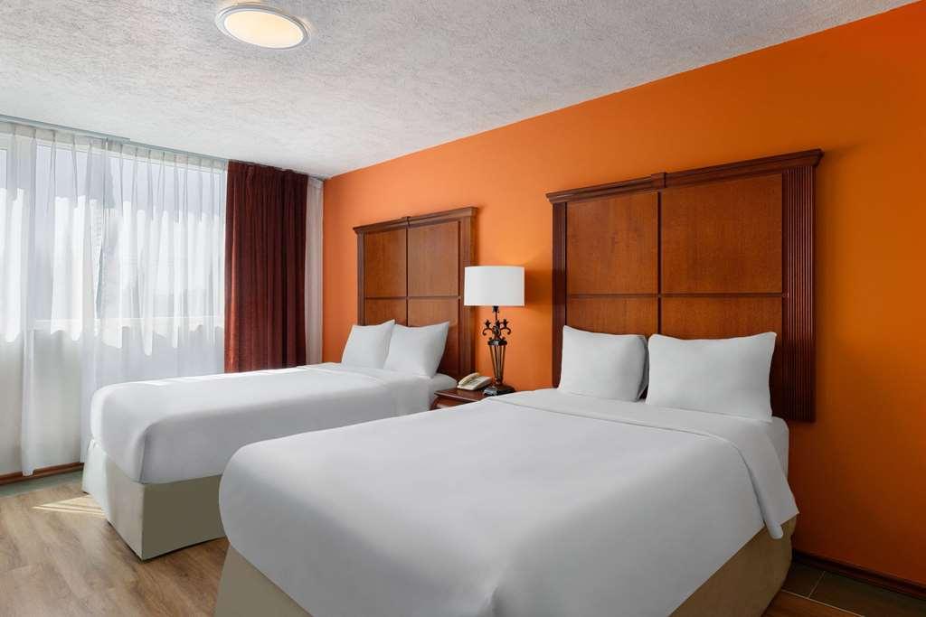 Howard Johnson By Wyndham Toluca Bilik gambar